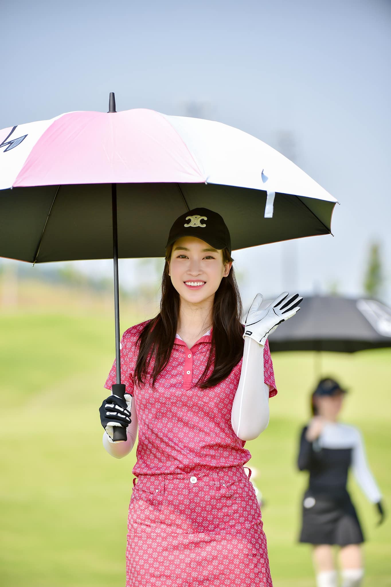 Đỗ Mỹ Linh khoe ảnh chơi môn thể thao quý tộc, nắng gắt cũng không làm lu mờ khí chất 