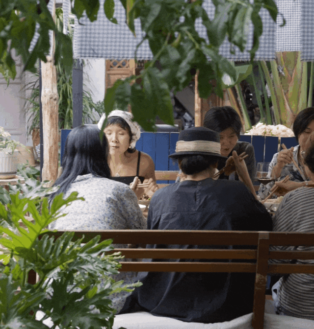 Bỏ phố về làng, cặp vợ chồng chỉ làm 3 ngày mỗi tuần, sống 