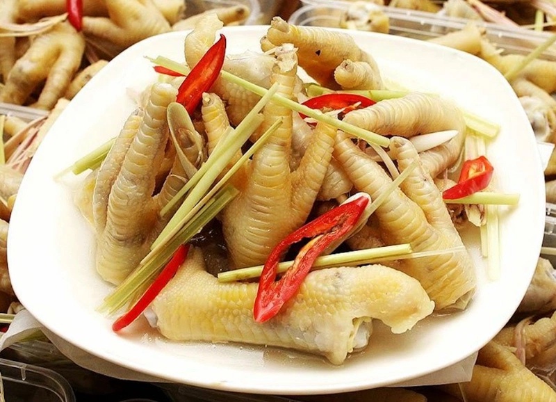 Cô gái 20 tuổi bị phồng rộp, nóng ran 10 đầu ngón tay vì hành động này khi làm món chân gà sả ớt- Ảnh 1.