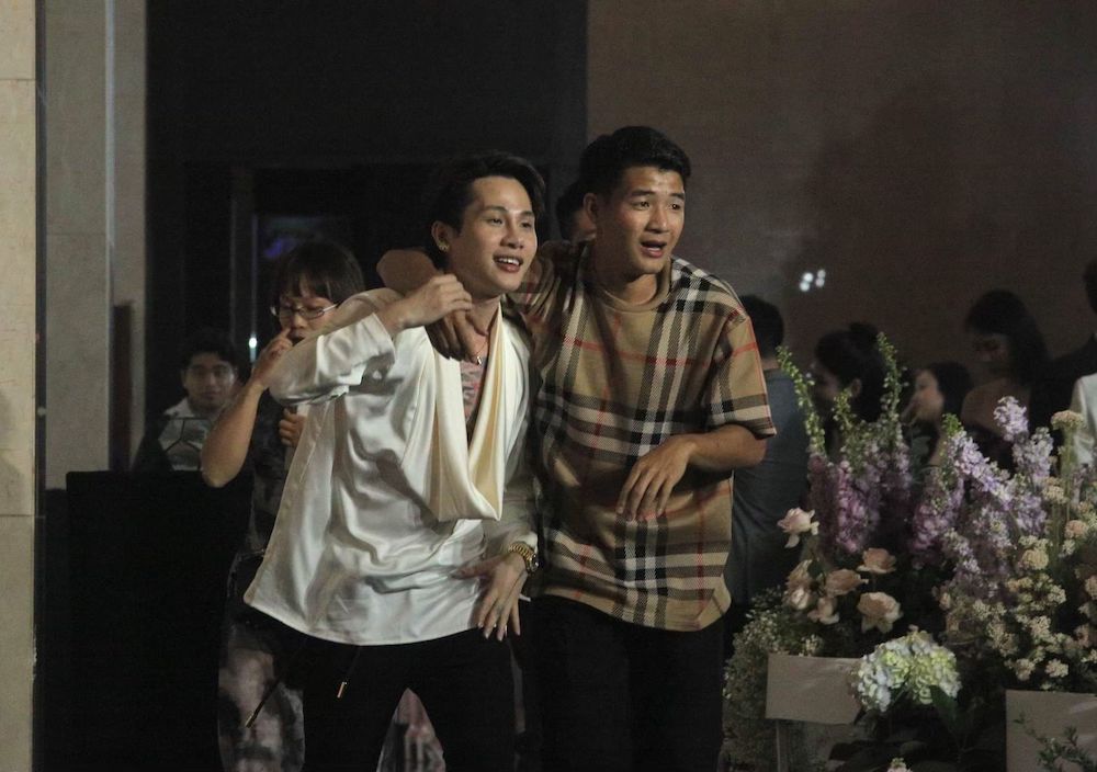 Jack thân thiết thế nào mà “quẩy” tưng bừng ở đám cưới Quang Hải, đi chơi riêng với Duy Mạnh, Hoàng Đức?- Ảnh 2.