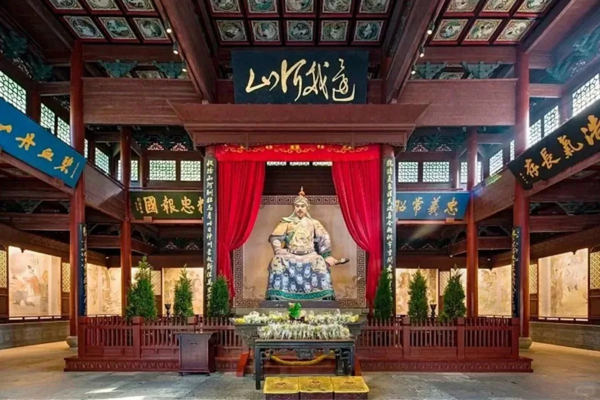 Khách Việt bất ngờ với cảnh tượng ở điểm du lịch Trung Quốc, nhận xét: "Sao lại tới mức đó?"- Ảnh 1.
