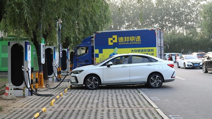 Trung Quốc xây dựng mạng lưới trạm sạc xe điện lớn nhất thế giới thế nào?- Ảnh 2.