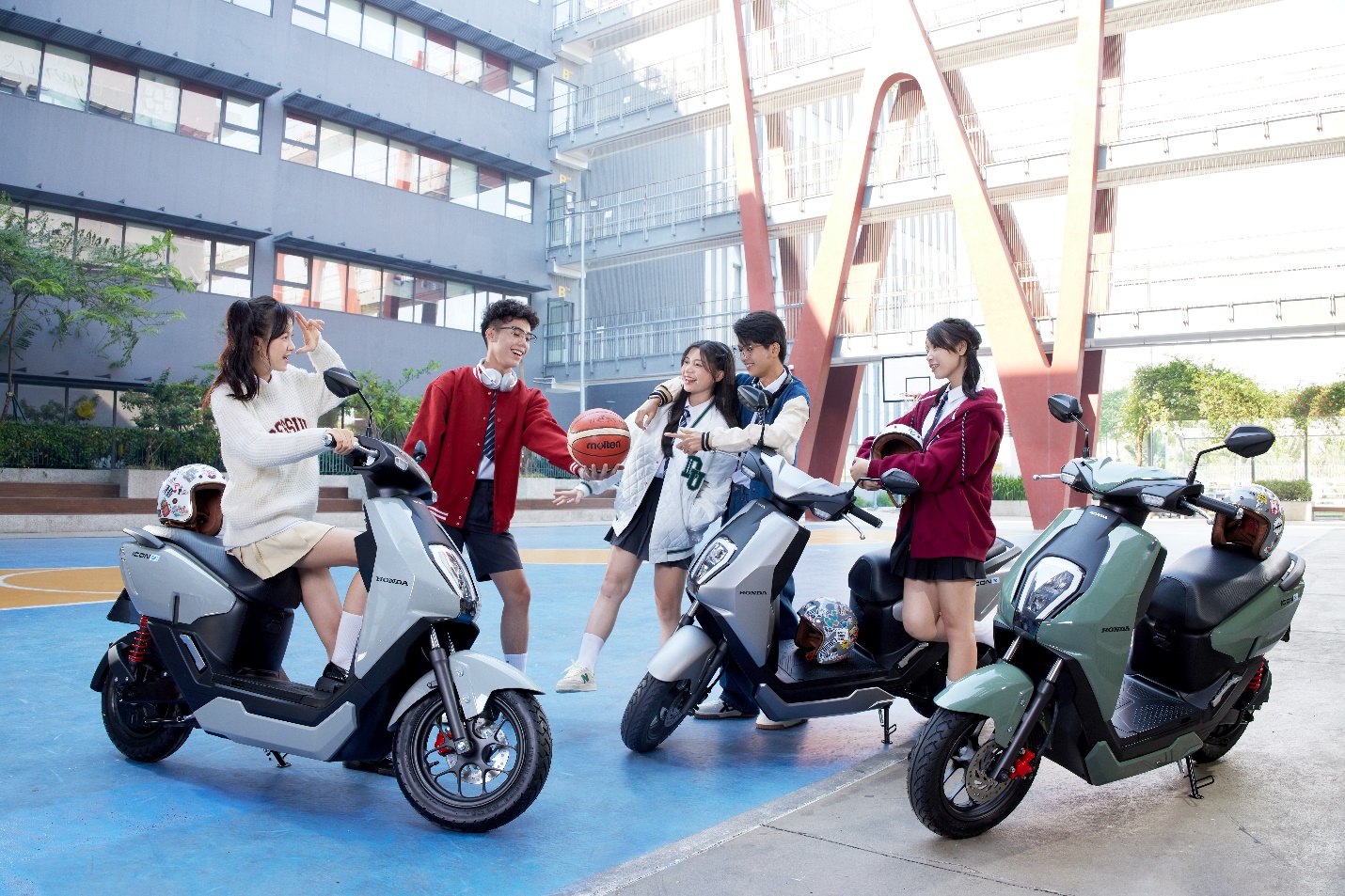 Honda tung ưu đãi lớn cho xe gắn máy điện ICON e:- Ảnh 2.