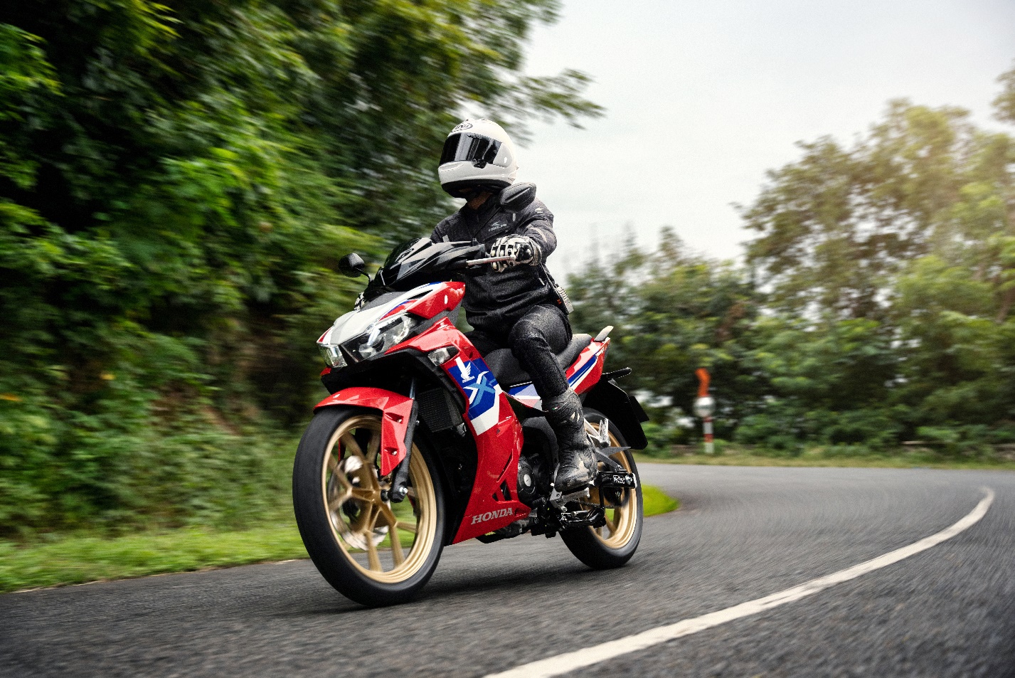 Honda tung ưu đãi lớn cho xe gắn máy điện ICON e:- Ảnh 6.