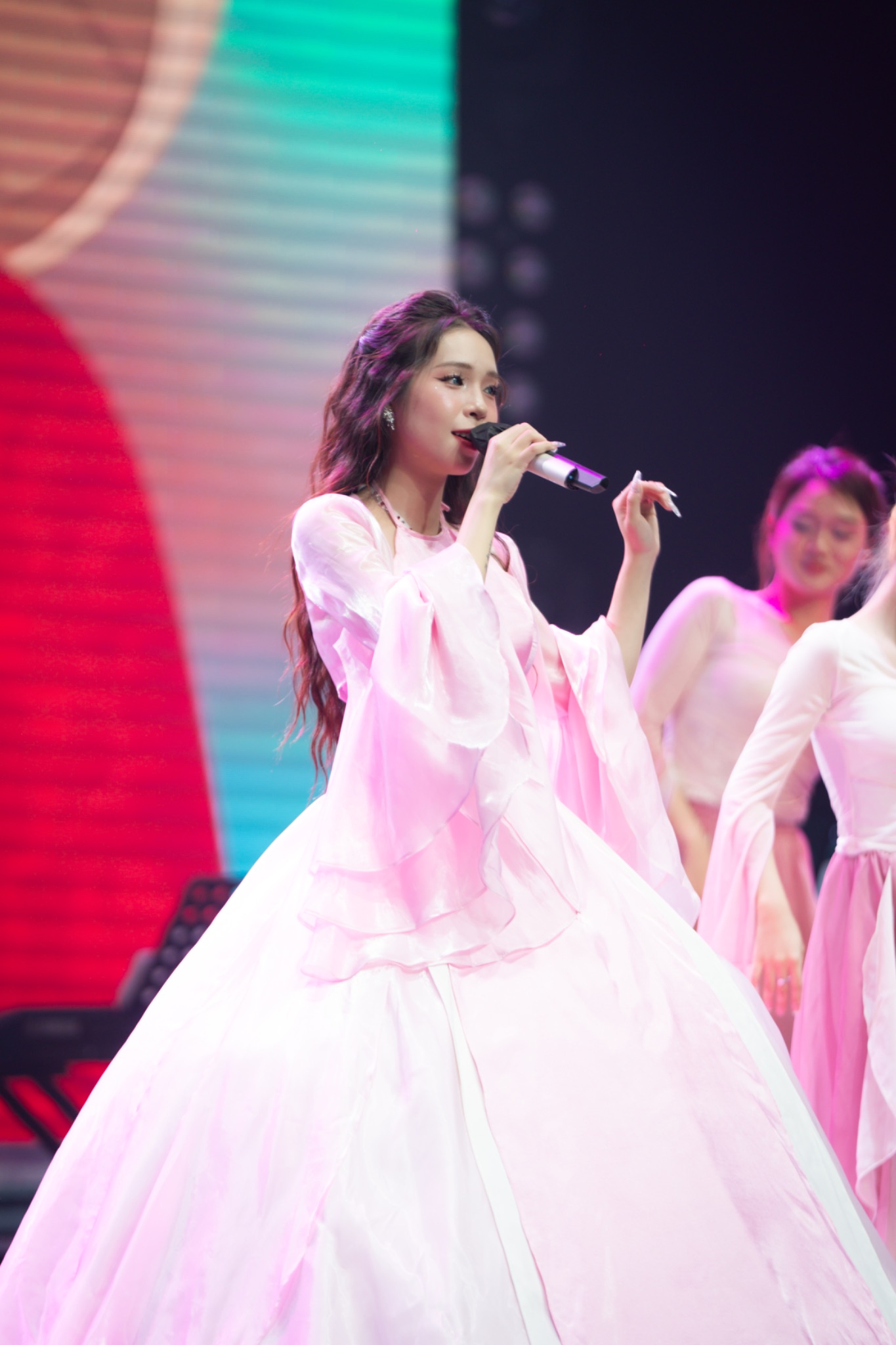 Sân khấu tốt nghiệp bùng nổ như concert của sinh viên ngành Thanh nhạc Trường Đại học Thăng Long- Ảnh 10.