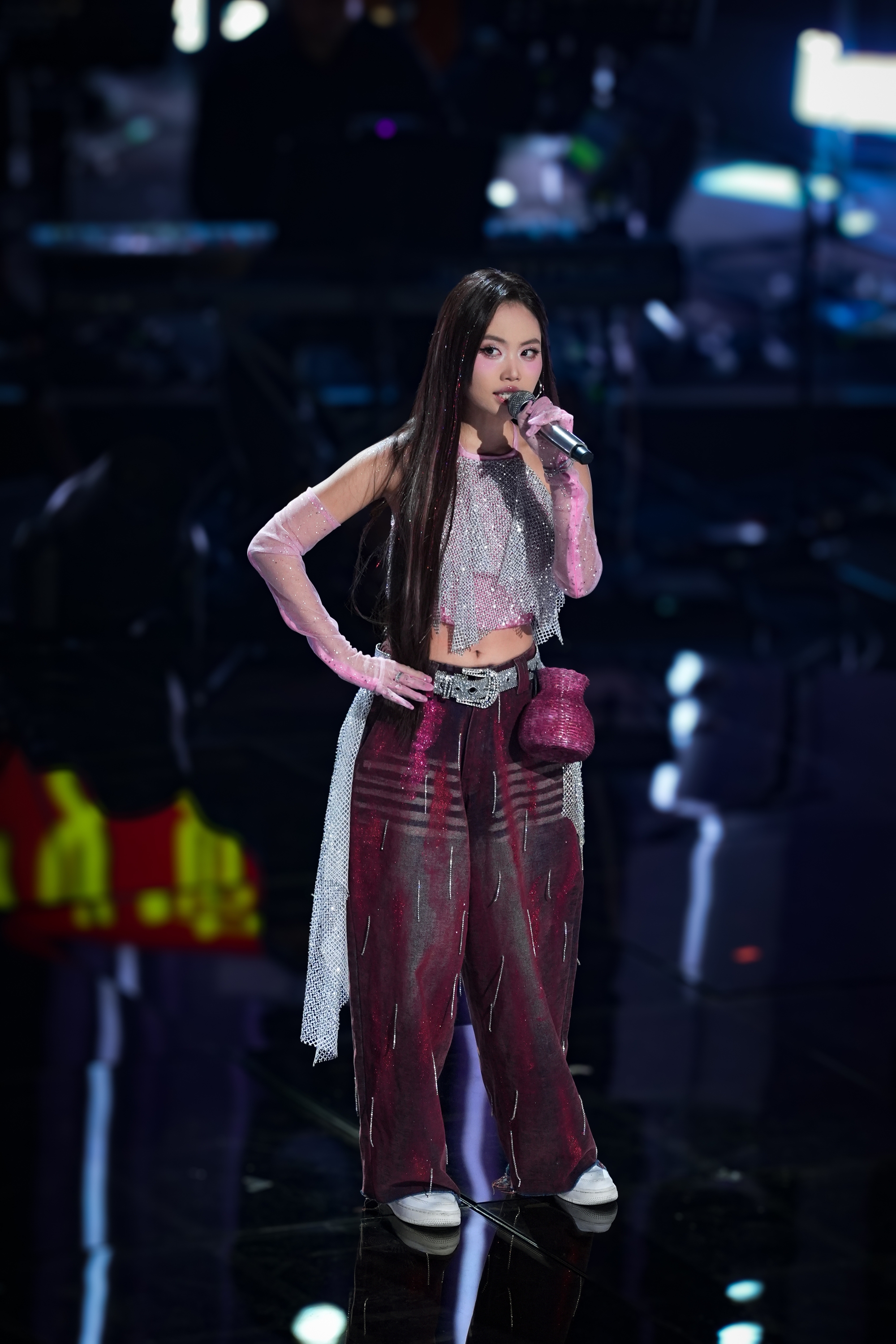 Phương Mỹ Chi slay nhất Bán kết 2 Sing! Asia: Hát rap rồi múa bụng lẫn popping đều cân đẹp, netizen yêu cầu “giảm sức mạnh ngay”- Ảnh 5.