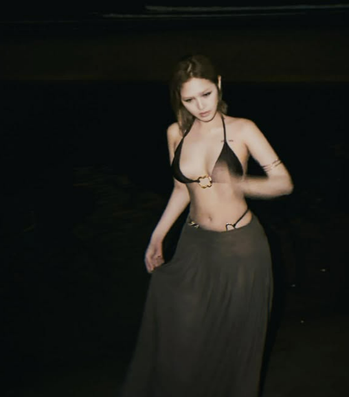 Xoài Non khoe body sexy bỏng mắt, tình tứ với Gil Lê mặc kệ lùm xùm pass đồ- Ảnh 3.