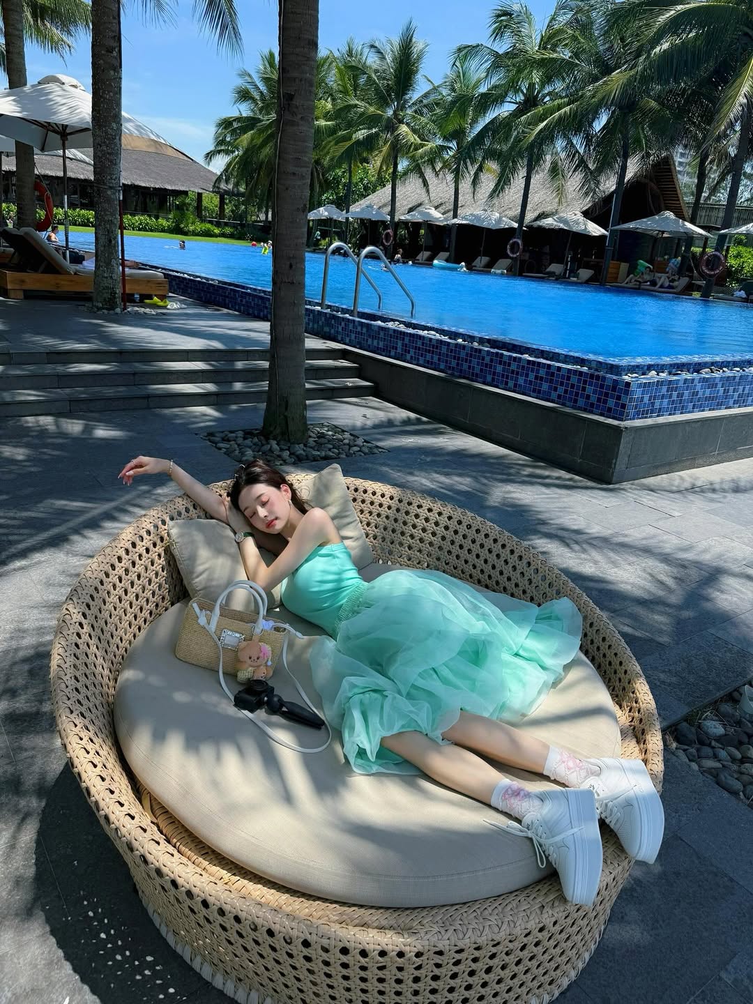 Sao Hàn đi du lịch Việt Nam: Mặc đơn giản mà xinh mê tơi!- Ảnh 13.