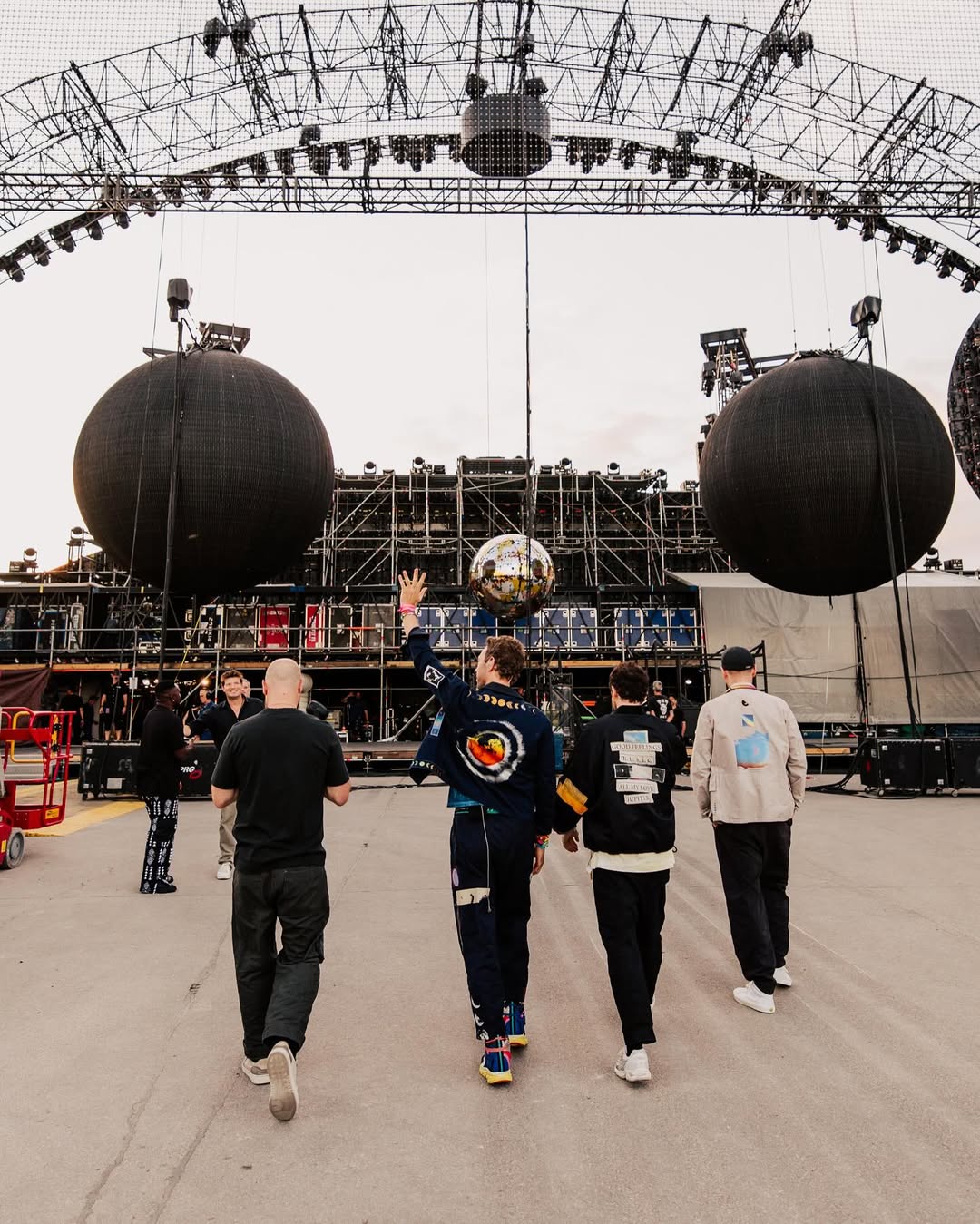 Vì sao giới tinh hoa cực mê xem concert Coldplay?- Ảnh 6.