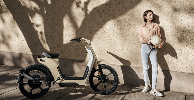 Honda bán xe Cub hơn 80 triệu, bản chạy điện chỉ hơn 20 triệu đã về: Dáng đẹp lạ, chỉ có thể đi một mình- Ảnh 1.