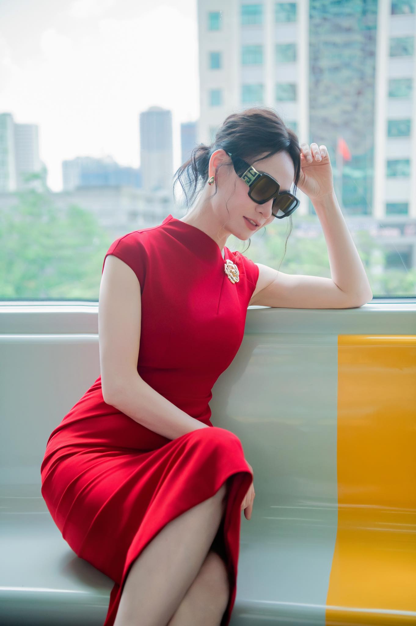 “Mẹ chồng Phương Oanh” thời trẻ đẹp sắc nước hương trời, U50 vẫn sở hữu vóc dáng nuột nà khó tin- Ảnh 3.