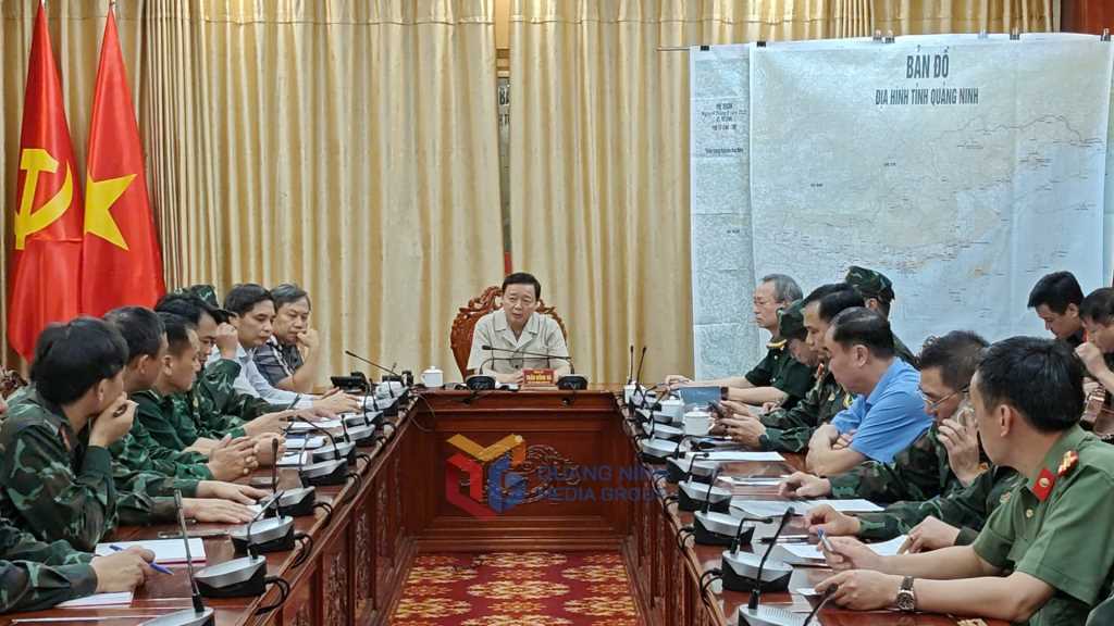 Xuyên đêm tìm kiếm các nạn nhân vụ tàu du lịch chở 51 người bị đắm trên vịnh Hạ Long- Ảnh 3.