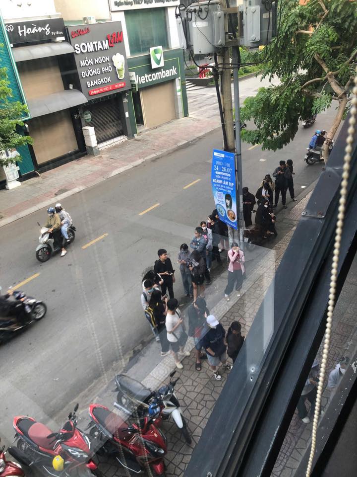 HOT chưa từng thấy: Phim chưa chiếu đã kiếm 11 tỷ, khán giả Việt xếp hàng mua vé từ 7h sáng- Ảnh 2. HOT chưa từng thấy: Phim chưa chiếu đã kiếm 11 tỷ, khán giả Việt xếp hàng mua vé từ 7h sáng- Ảnh 2.