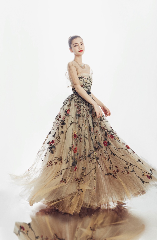 Angelababy: Từ mẫu teen thành nàng thơ Dior, biểu tượng nhan sắc vượt thị phi và lần trở lại ngoạn mục hậu "phong sát"- Ảnh 9.