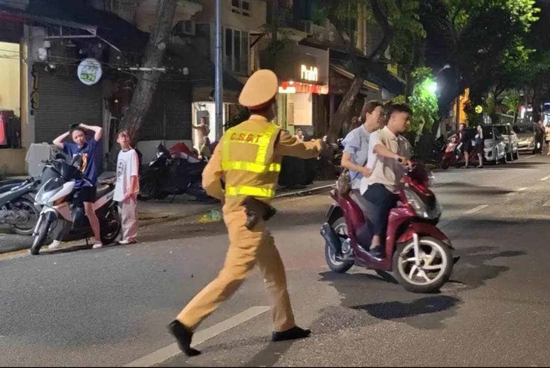 Nam tài xế ở Hà Nội vi phạm nồng độ cồn vì người yêu doạ: "Anh phải chở về, nếu không sẽ chia tay"- Ảnh 2.