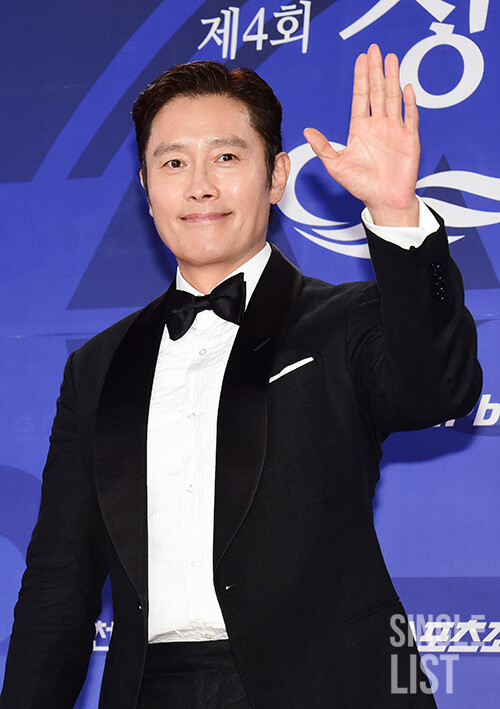 Drama căng nhất Hàn Quốc lúc này: Lee Byung Hun bị đem ra làm trò cười trên sóng trực tiếp, netizen phẫn nộ “vô duyên vừa thôi”- Ảnh 8. Drama căng nhất Hàn Quốc lúc này: Lee Byung Hun bị đem ra làm trò cười trên sóng trực tiếp, netizen phẫn nộ “vô duyên vừa thôi”- Ảnh 8.