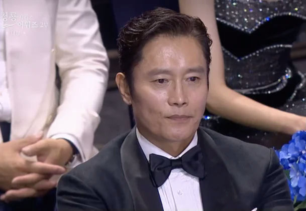 Drama căng nhất Hàn Quốc lúc này: Lee Byung Hun bị đem ra làm trò cười trên sóng trực tiếp, netizen phẫn nộ “vô duyên vừa thôi”- Ảnh 6. Drama căng nhất Hàn Quốc lúc này: Lee Byung Hun bị đem ra làm trò cười trên sóng trực tiếp, netizen phẫn nộ “vô duyên vừa thôi”- Ảnh 6.