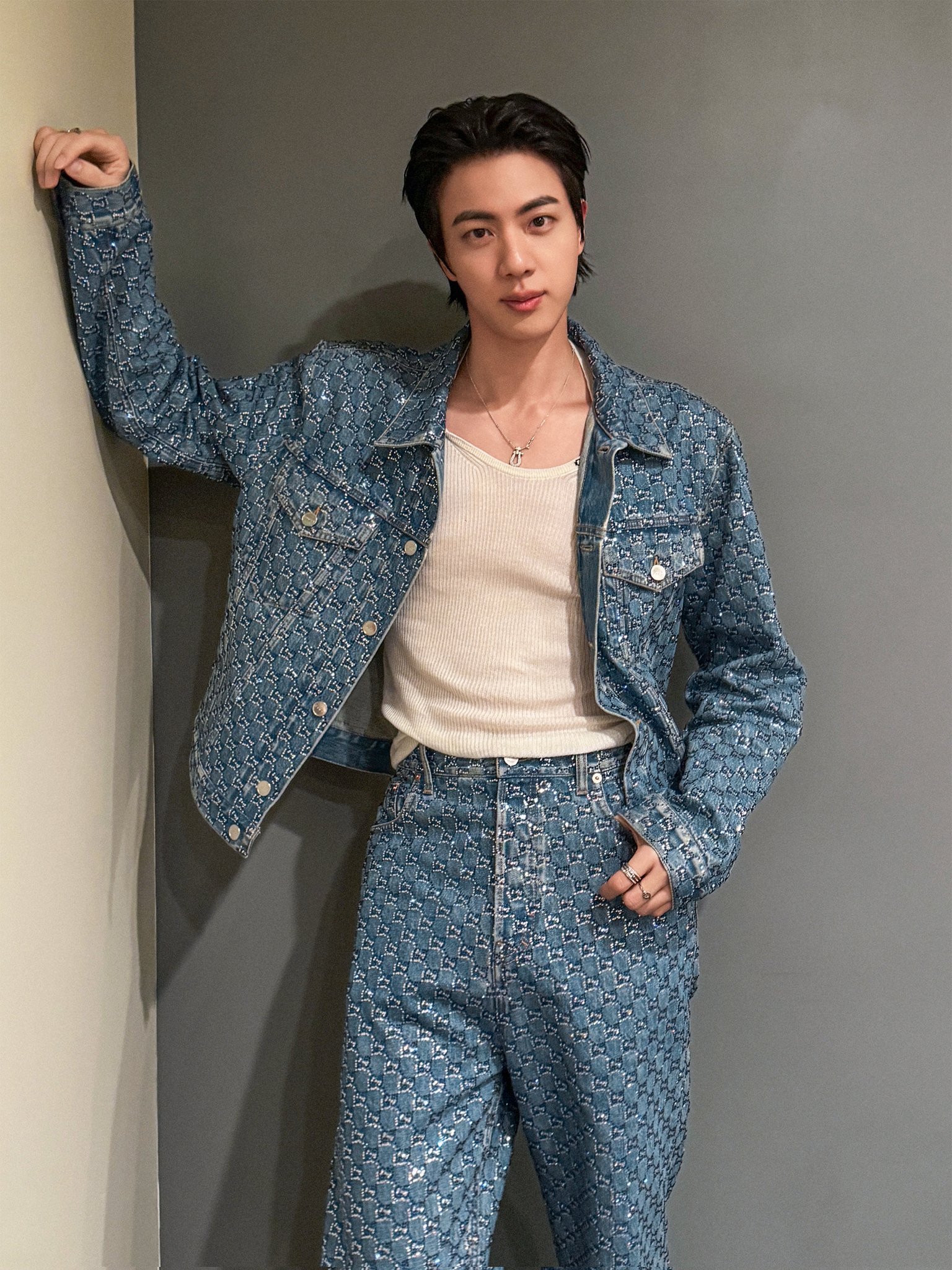 Đến lượt Jin (BTS) tái hiện màn kiss cam tai tiếng toàn cầu: Đến lượt Jin (BTS) tái hiện màn kiss cam tai tiếng toàn cầu: