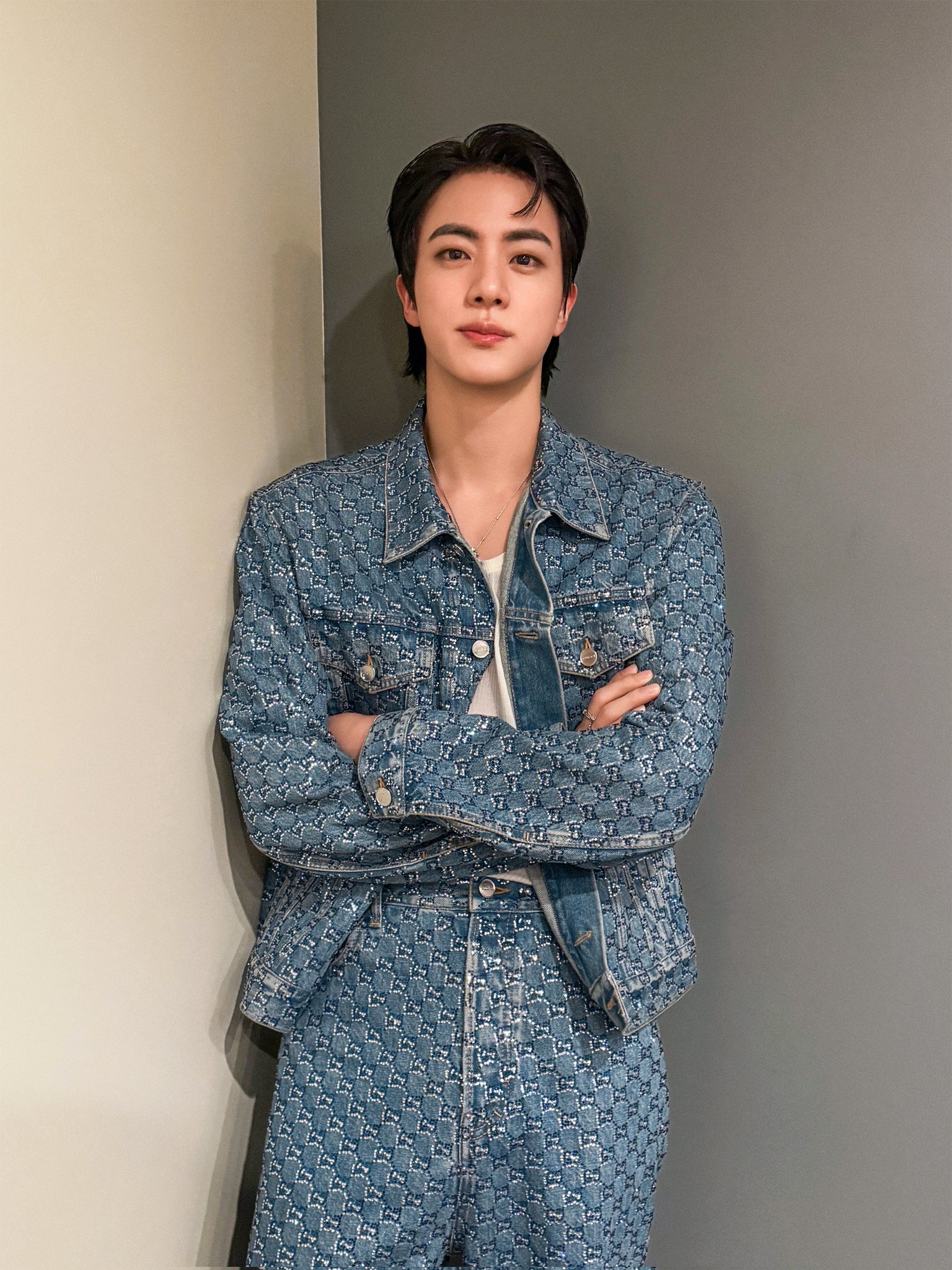 Đến lượt Jin (BTS) tái hiện màn kiss cam tai tiếng toàn cầu: Đến lượt Jin (BTS) tái hiện màn kiss cam tai tiếng toàn cầu: