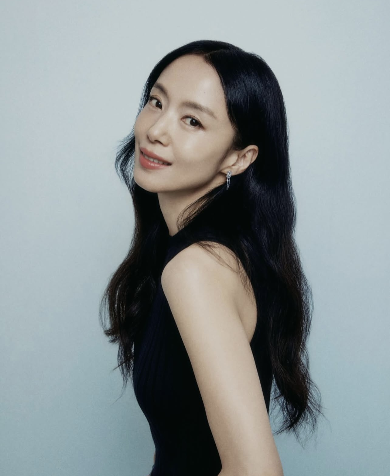 Minh tinh 52 tuổi hot nhất Rồng Xanh, khiến Lee Byung Hun đứng hình- Ảnh 8.