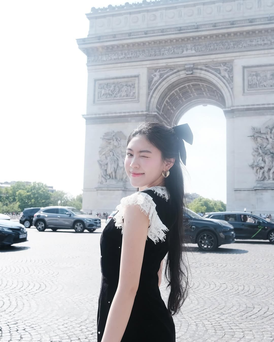 Ngắm tủ đồ cuả 2 ái nữ nhà Quyền Linh: Cô chị là 