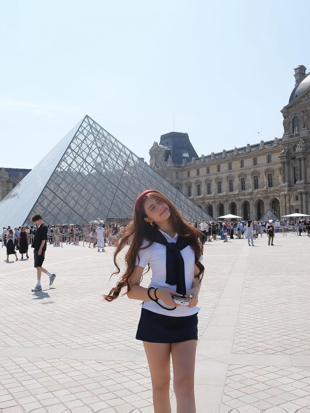 Ngắm tủ đồ cuả 2 ái nữ nhà Quyền Linh: Cô chị là 