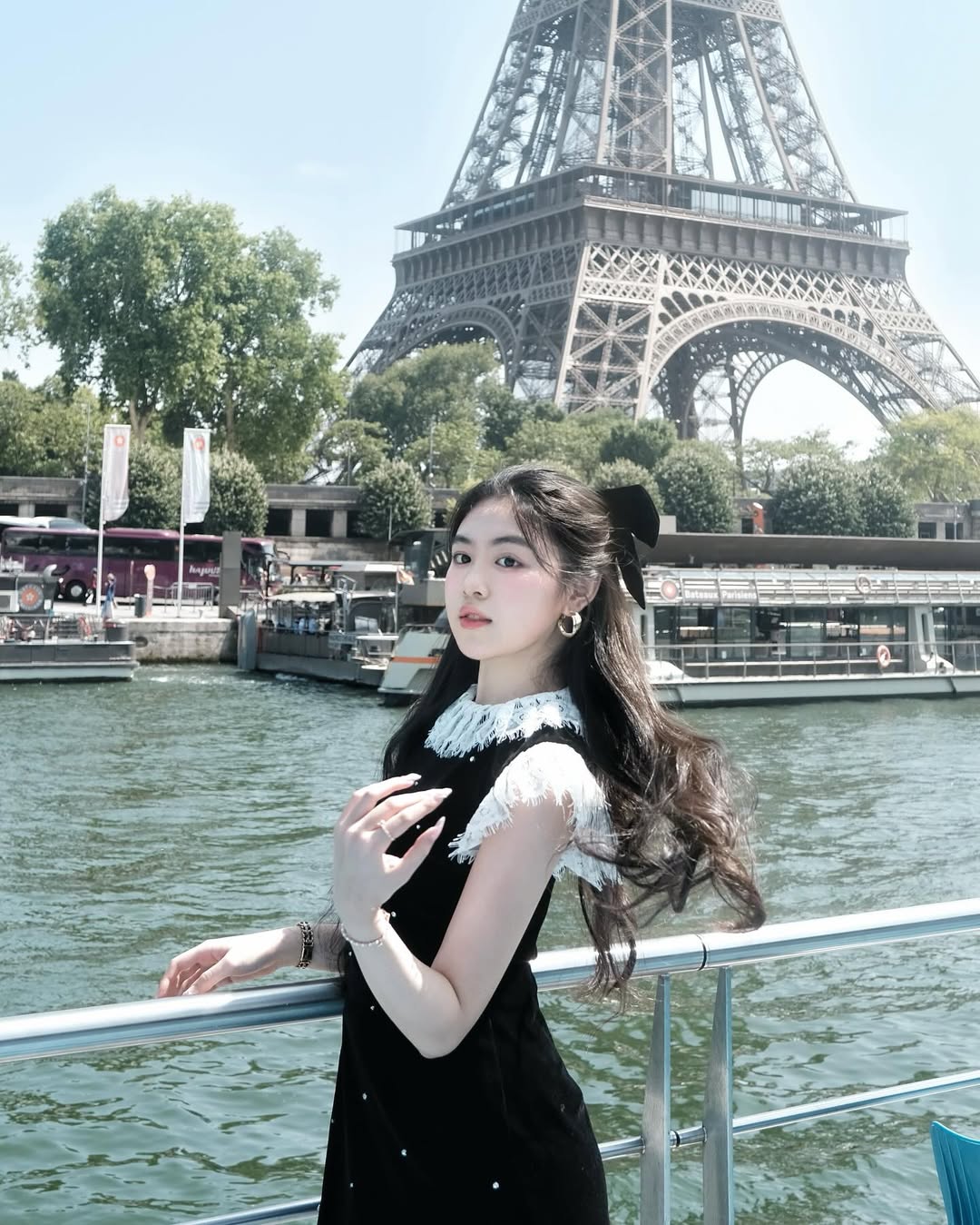 Ngắm tủ đồ cuả 2 ái nữ nhà Quyền Linh: Cô chị là 