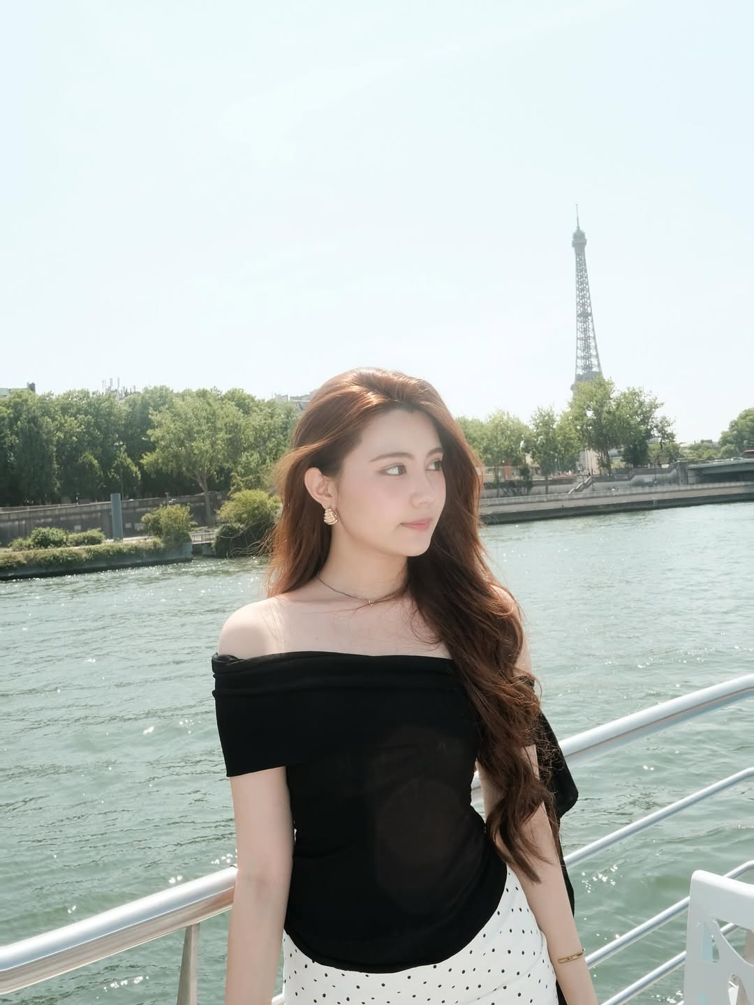 Ngắm tủ đồ cuả 2 ái nữ nhà Quyền Linh: Cô chị là 