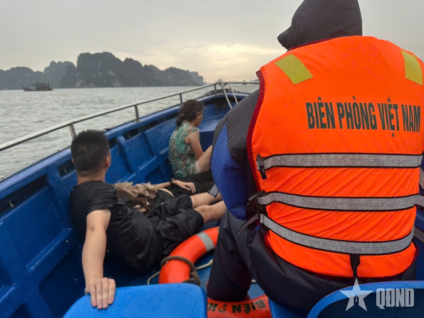 Hiện trường vụ đắm tàu du lịch chở 53 người trên Vịnh Hạ Long, đặc công nước được huy động cứu nạn- Ảnh 5.