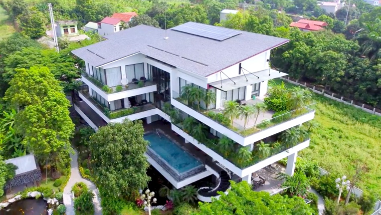 Danh tính vị Tiến sĩ tặng món quà 110 triệu đồng cho nữ thủ khoa Hiền Mai: Từng thưởng nóng cho Xuân Son 100 triệu, sở hữu căn biệt thự rộng đến 6.000m2- Ảnh 3.