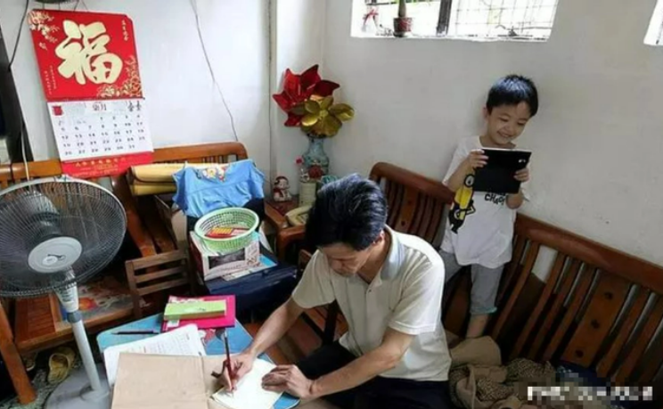 Chủ căn hộ 30m² không chịu di dời khiến chủ đầu tư tốn thêm 364 tỷ đồng xây cầu vượt 360 độ bao quanh: “Tôi muốn tiền phá dỡ ngang giá cây cầu!”- Ảnh 1.