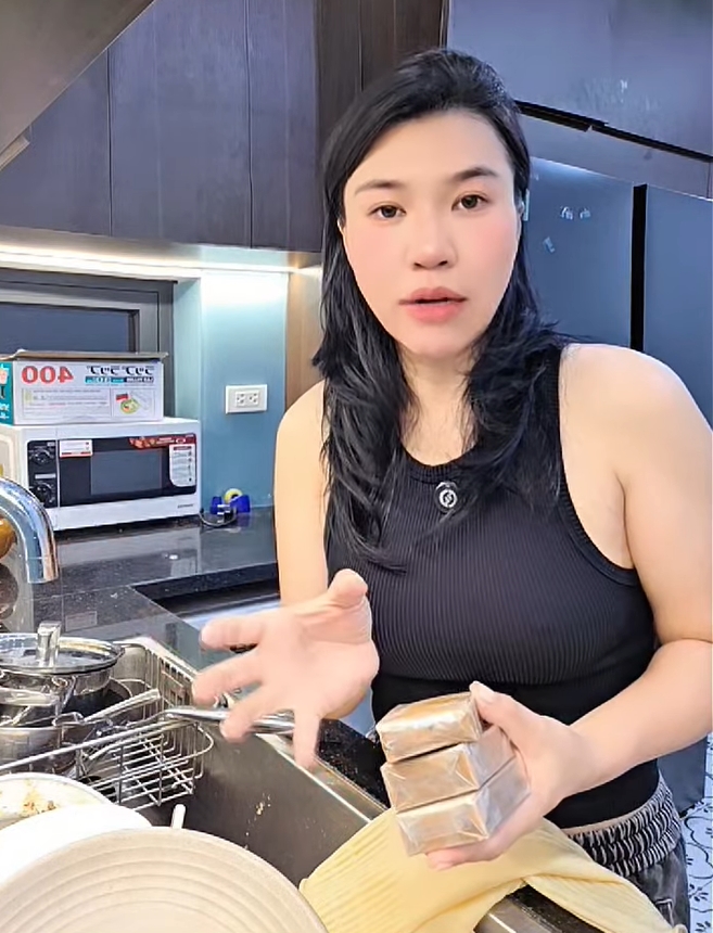 Mẹ Cua Cốm chính thức lên tiếng về ồn ào bán cao ngựa cho trẻ từ 6 tháng tuổi- Ảnh 1. Mẹ Cua Cốm chính thức lên tiếng về ồn ào bán cao ngựa cho trẻ từ 6 tháng tuổi- Ảnh 1.