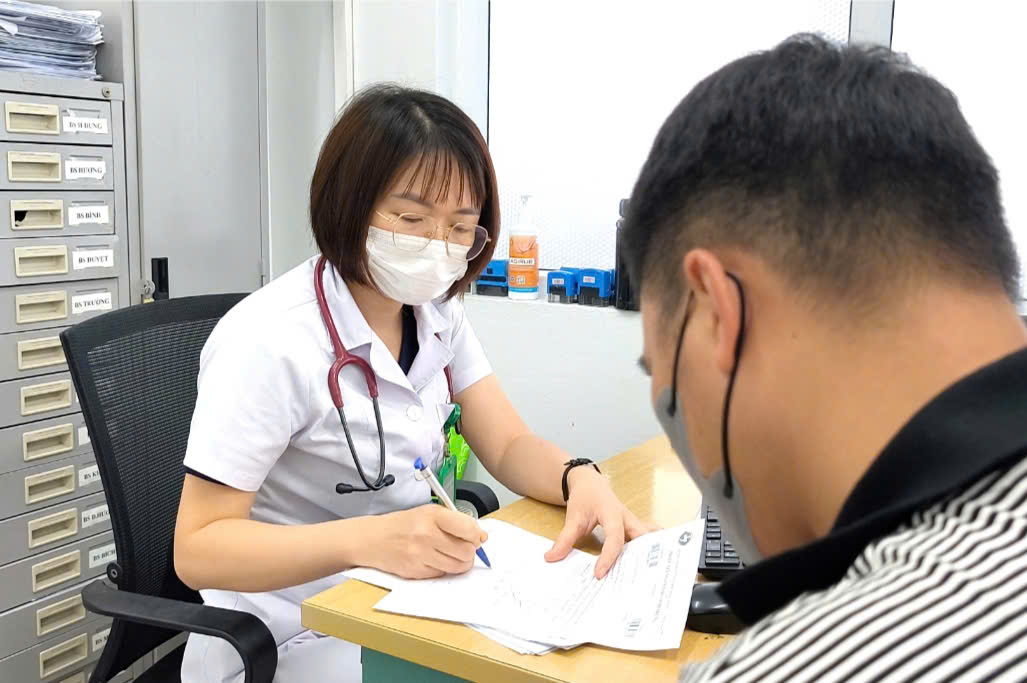 Tá hỏa khi thấy 1 thứ dài 3m chui ra từ cơ thể: "Thủ phạm" là món thường thấy trên mâm cơm của người Việt- Ảnh 1.