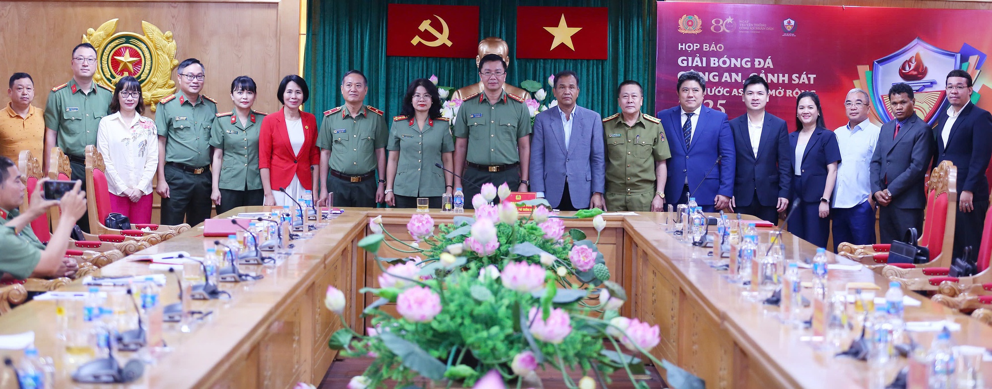 Khởi tranh Giải bóng đá Công an, Cảnh sát các nước ASEAN mở rộng 2025- Ảnh 2.