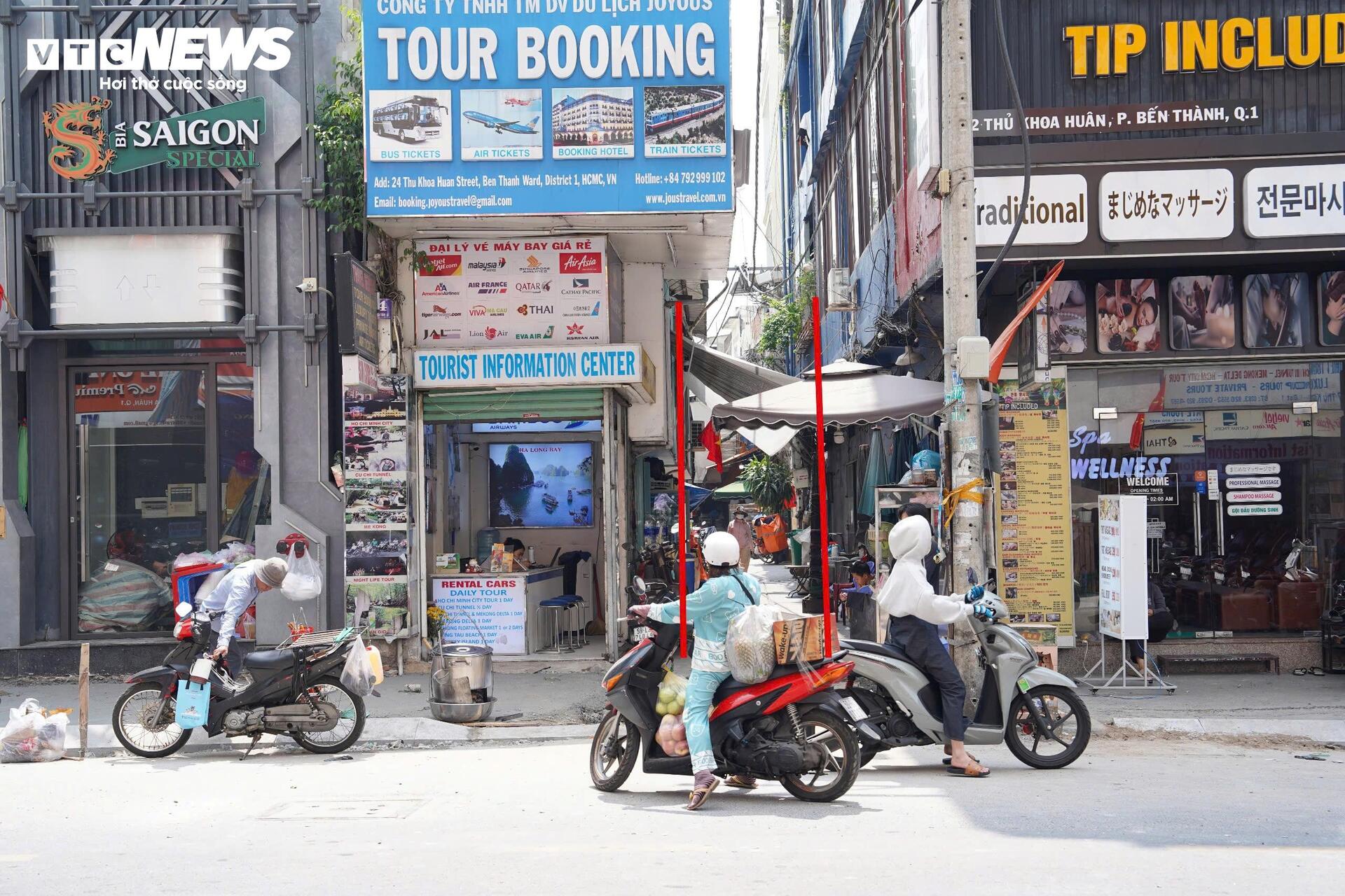 "Làng trong phố" chen chúc giữa đô thị: Cảnh sống chật chột, tăm tối khó tin- Ảnh 42.