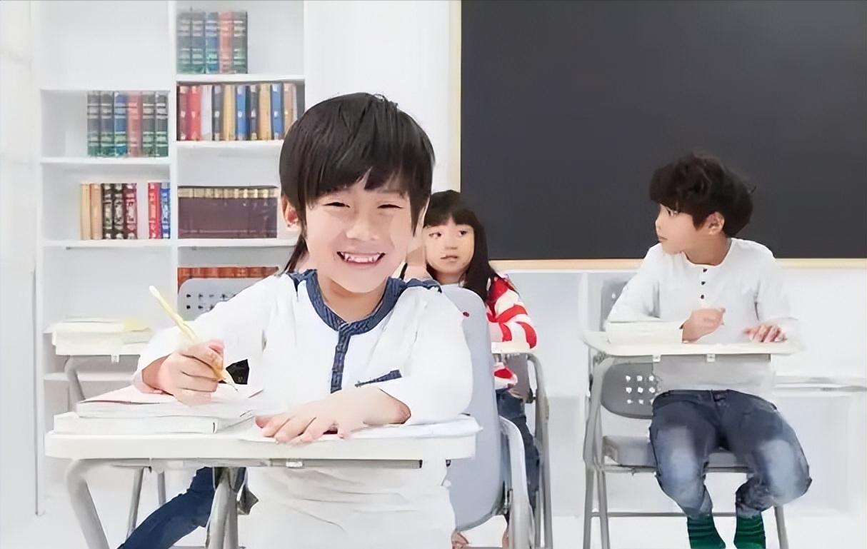 Điểm số tiểu học có quan trọng không? Kiến thức chiếm 3%, điều quyết định tương lai trẻ nằm ở 3 KỸ NĂNG- Ảnh 2.