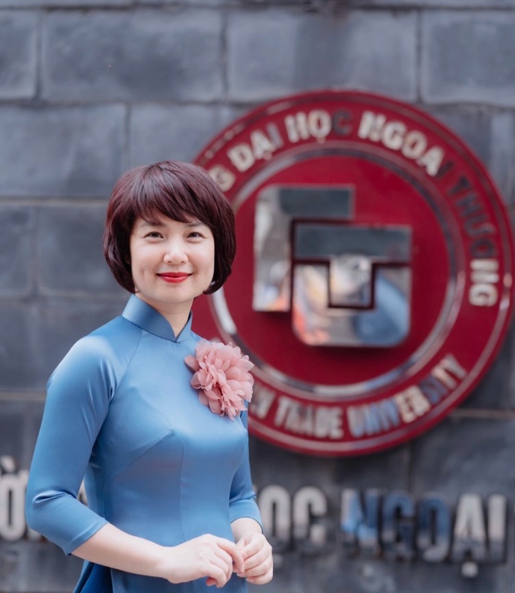 Cựu nữ sinh trở thành tân hiệu trưởng ĐH Ngoại thương, từng gây "bão" với bức thư gửi hàng triệu sĩ tử: "Một vùng biển lặng không tạo ra được thủy thủ giỏi"- Ảnh 1.