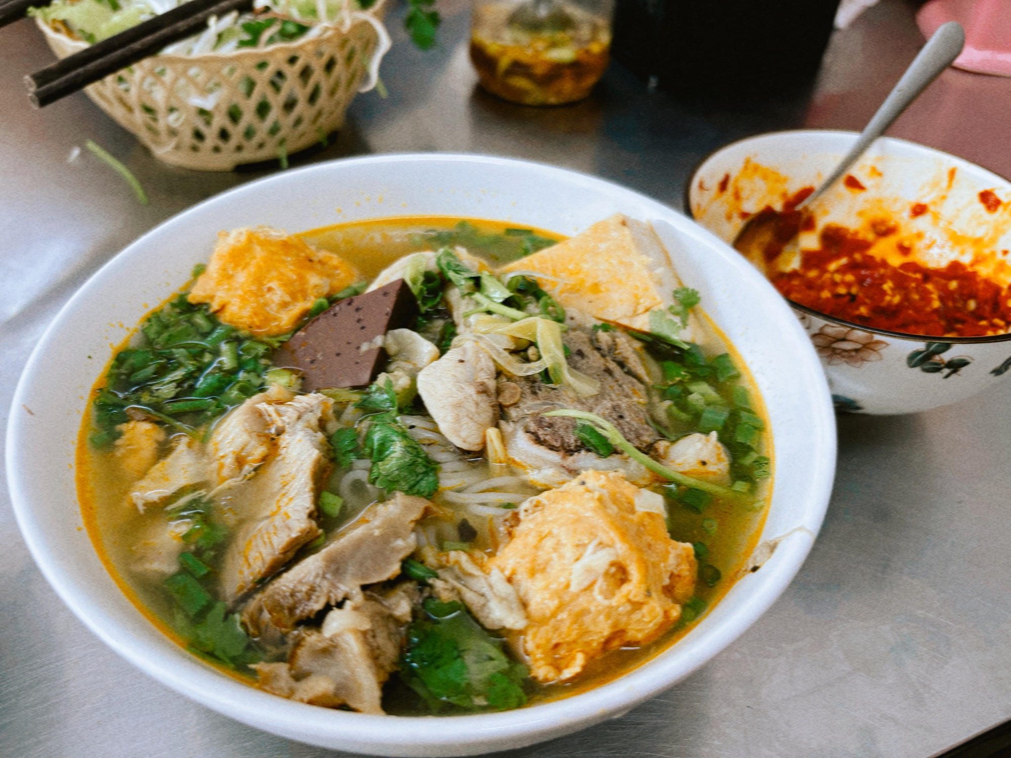 Chuyện về miếng chanh giấy cắt xéo ở Huế và lý do vì sao "đi Huế mà ăn theo review là mới biết Huế được một nửa"- Ảnh 5.