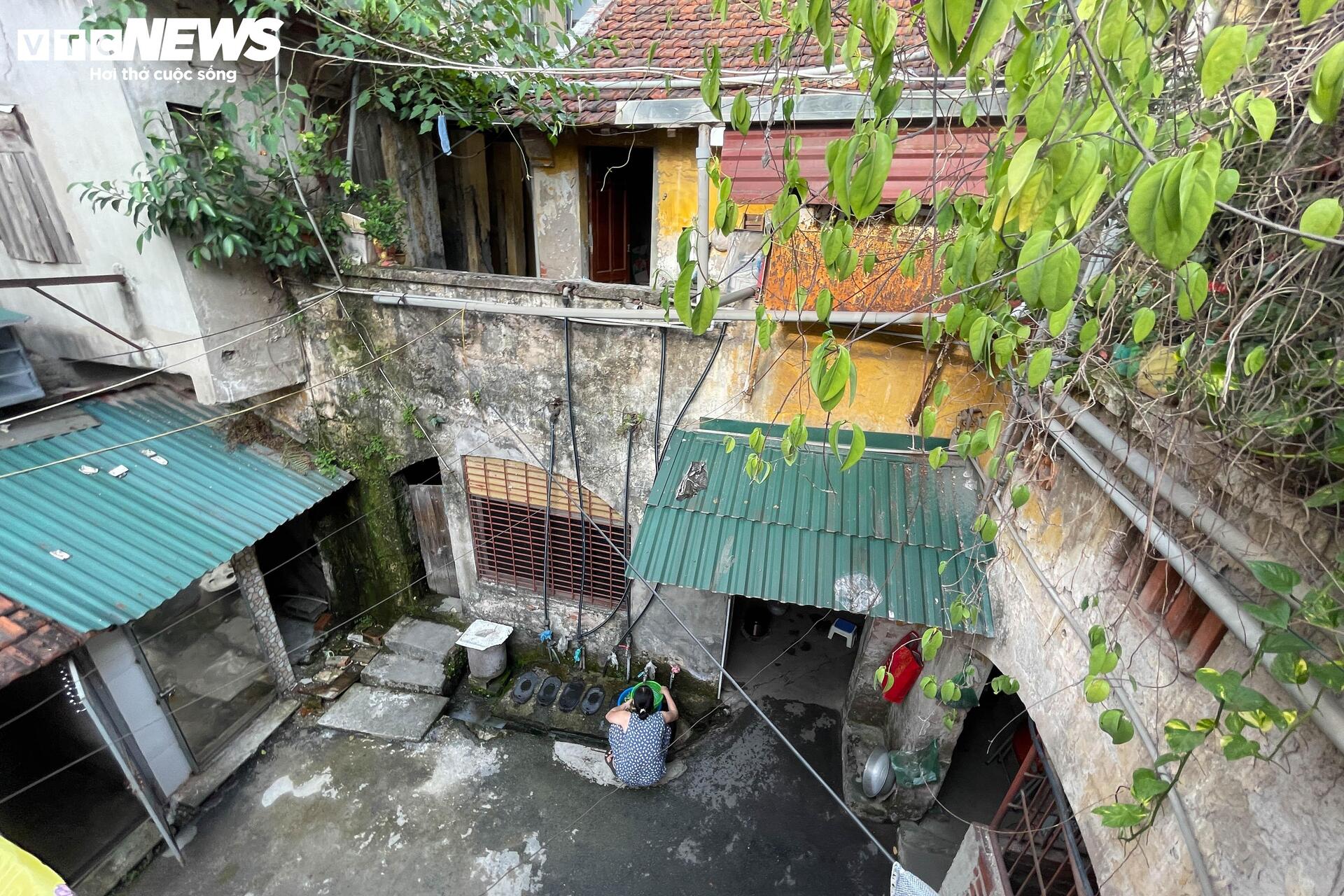 "Làng trong phố" chen chúc giữa đô thị: Cảnh sống chật chột, tăm tối khó tin- Ảnh 16.