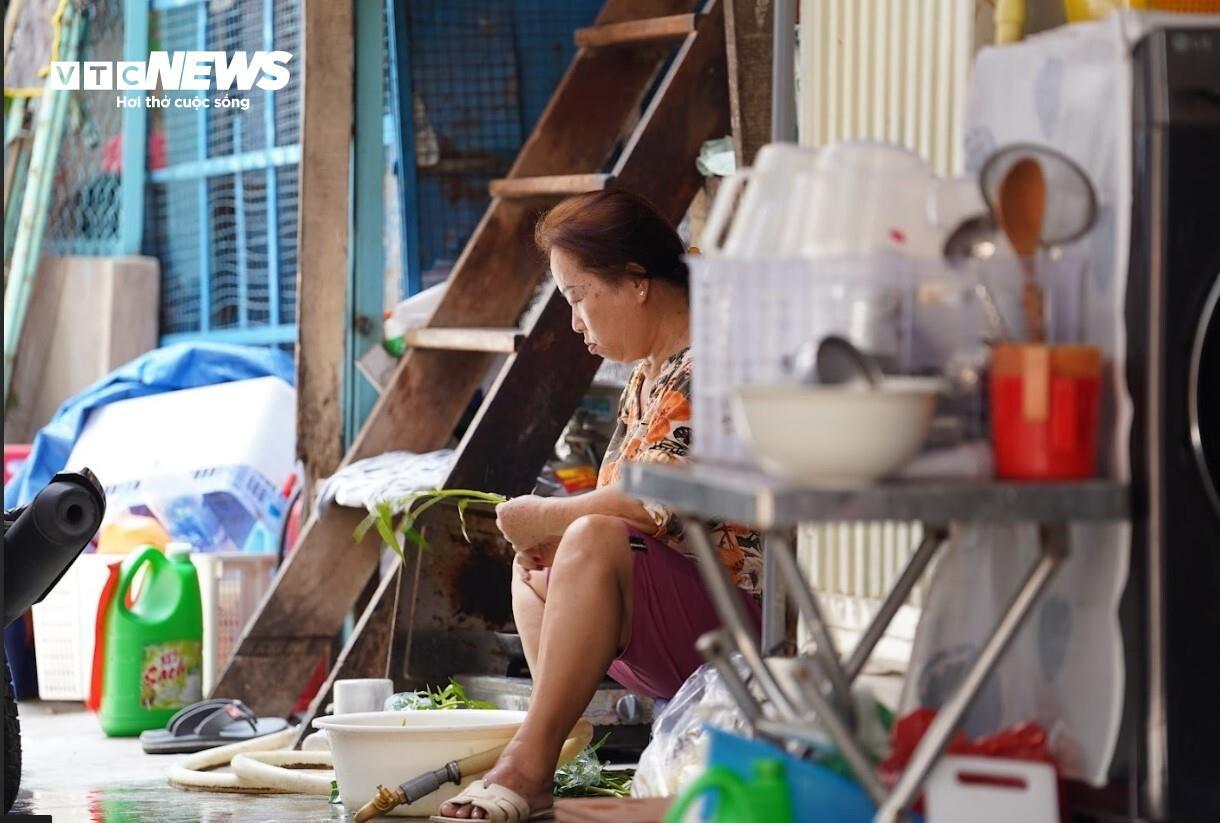 "Làng trong phố" chen chúc giữa đô thị: Cảnh sống chật chột, tăm tối khó tin- Ảnh 47.