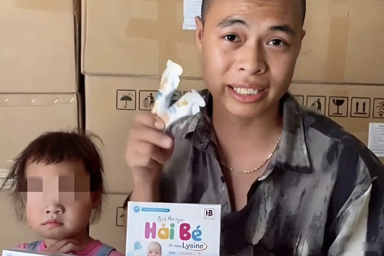 Vụ "Siro ăn ngon Hải Bé": Đối tượng học hết cấp 3, thu nhập 300 - 400 triệu đồng/tháng- Ảnh 1.