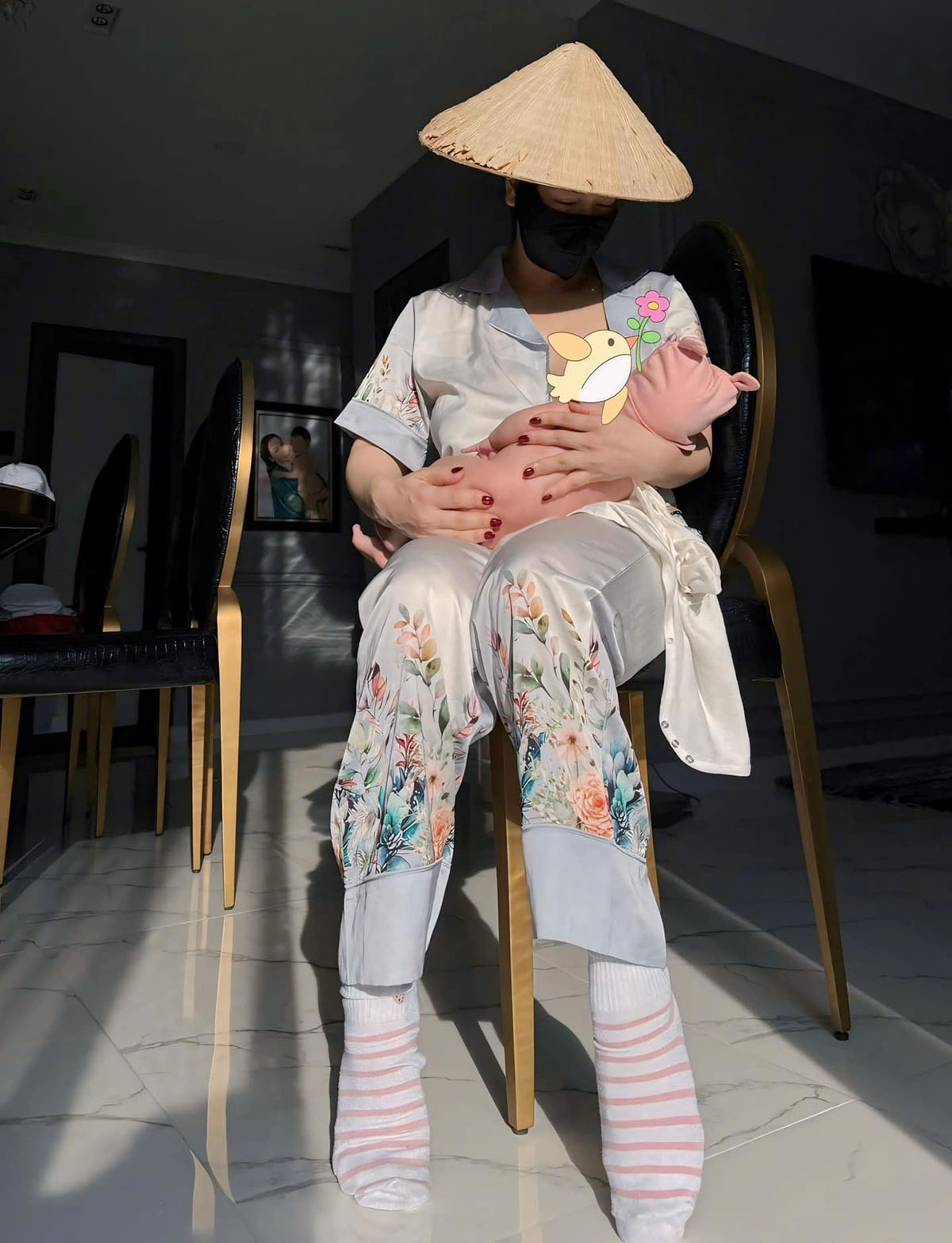 Cuộc sống mẹ bỉm của nghệ sĩ ở biệt thự 500 m2, không lấy chồng sau gần 6 tháng sinh con tuổi 40- Ảnh 1. Cuộc sống mẹ bỉm của nghệ sĩ ở biệt thự 500 m2, không lấy chồng sau gần 6 tháng sinh con tuổi 40- Ảnh 1.