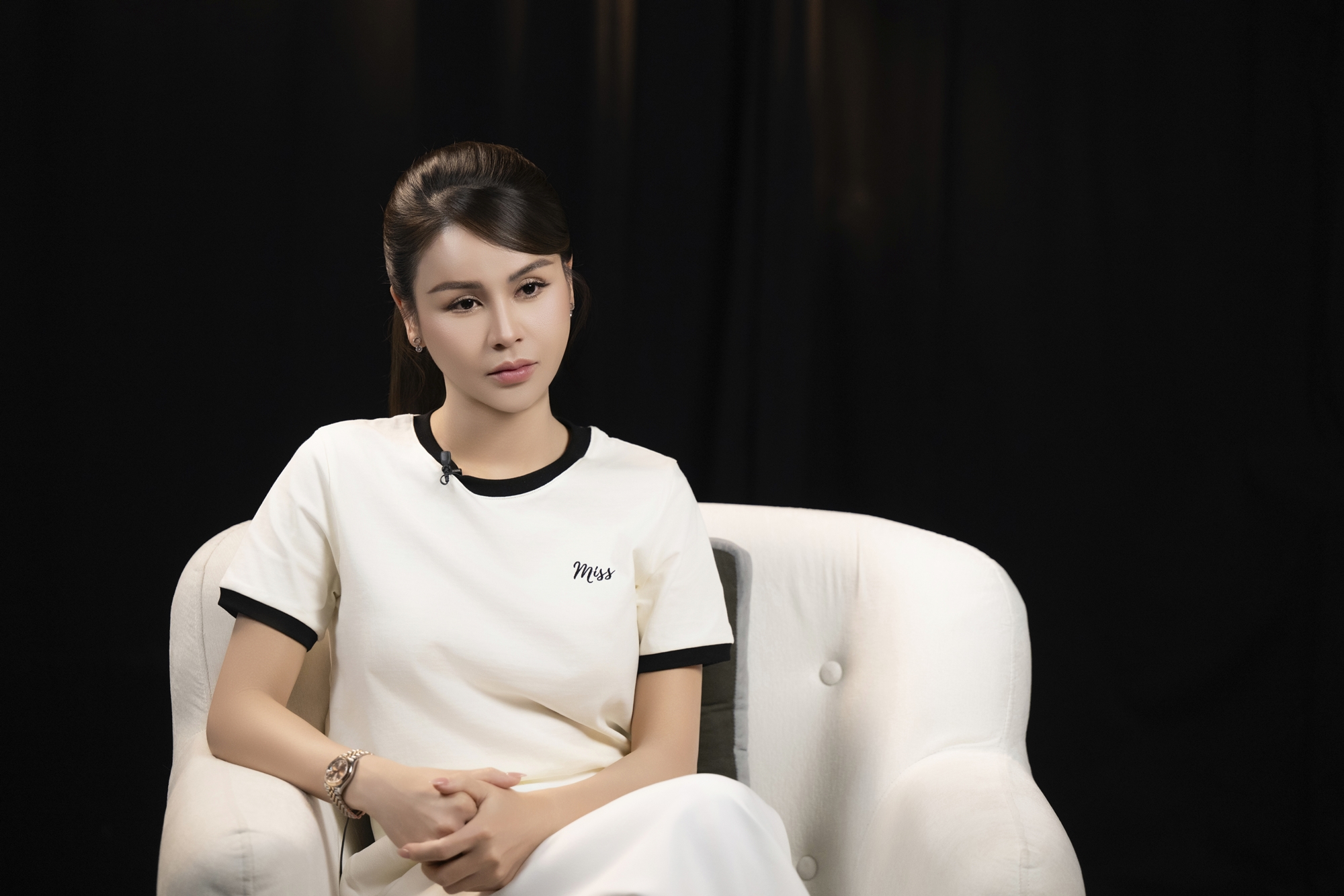 Lương Thu Trang: Cứ nghe lời khán giả chê rồi đi cắt mắt, gọt cằm là dở rồi, mình vẫn phải là mình- Ảnh 4.