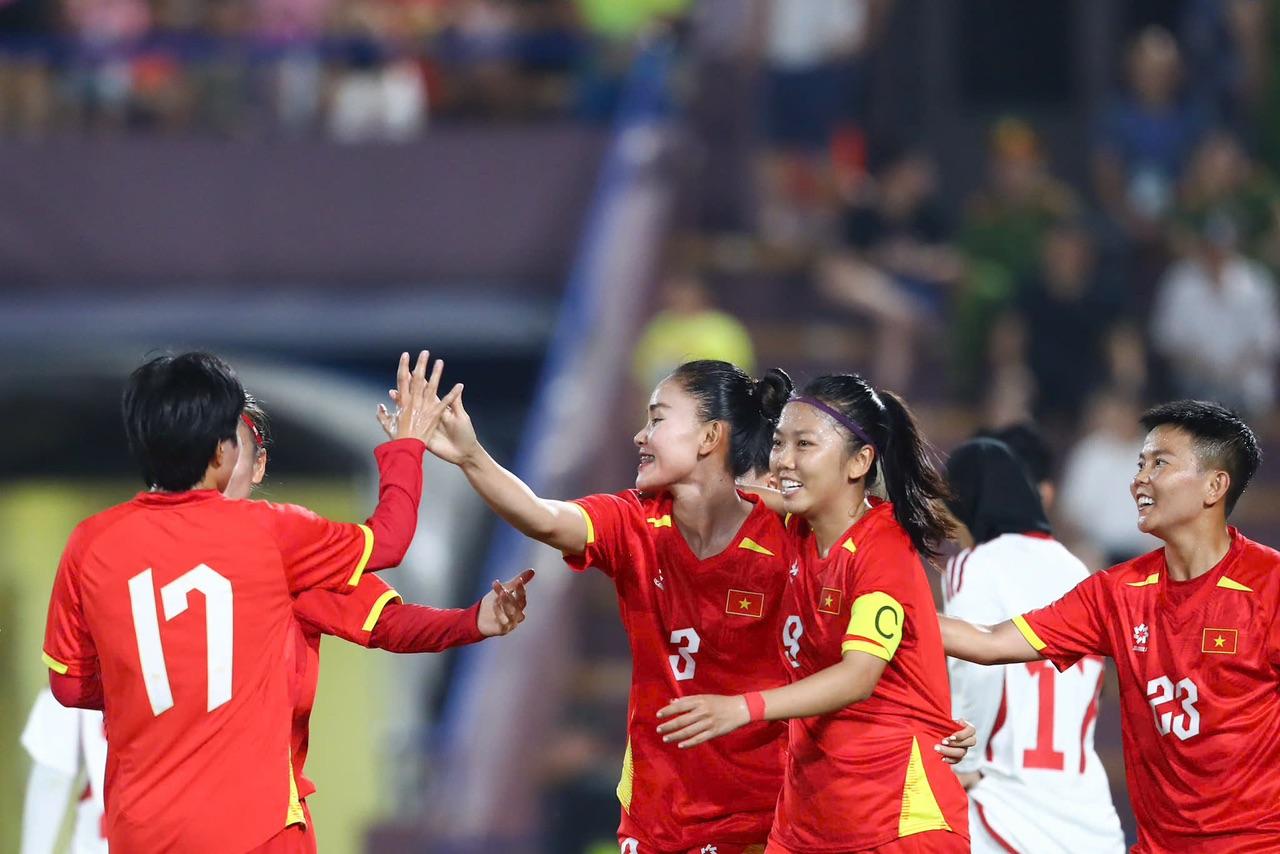 “Thổi bay” đối thủ Tây Á bằng tỉ số 6-0, tuyển Việt Nam “chạm một tay” vào tấm vé Asian Cup- Ảnh 1.