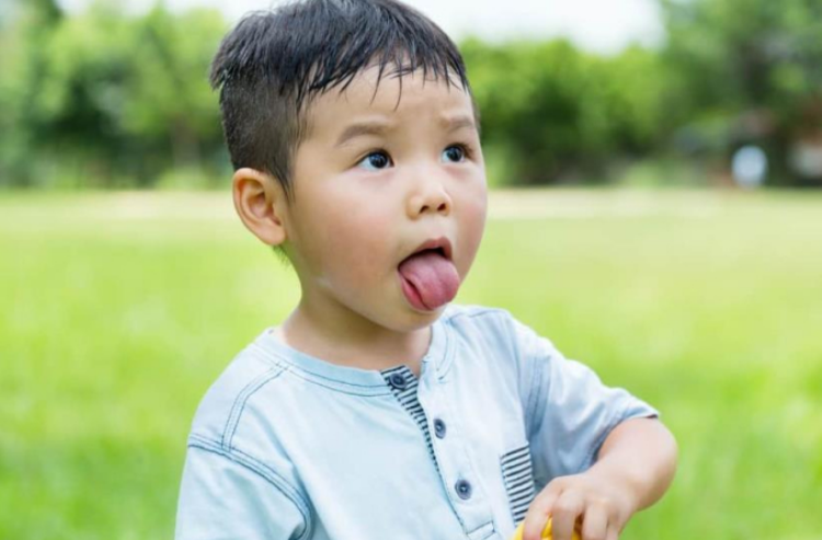 Trẻ có EQ cao không bao giờ dùng 3 "giọng điệu" này khi nói chuyện, nếu con bạn cũng vậy thì xin chúc mừng- Ảnh 1.
