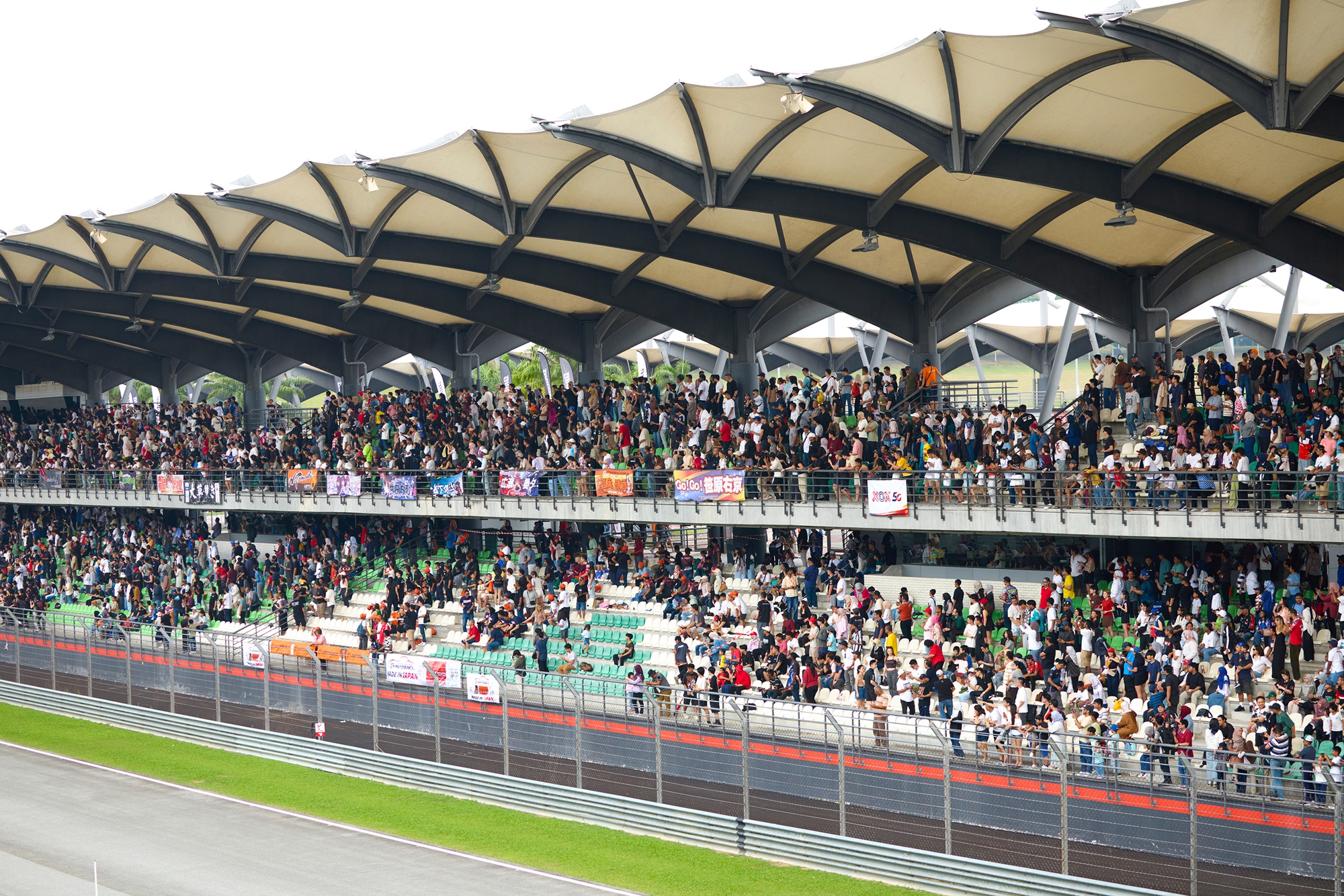 Lần đầu đặt chân đến SUPER GT tại Sepang: Mãn nhãn với dàn xe nét căng và những pha drift đầy mê hoặc!- Ảnh 12. Lần đầu đặt chân đến SUPER GT tại Sepang: Mãn nhãn với dàn xe nét căng và những pha drift đầy mê hoặc!- Ảnh 12.