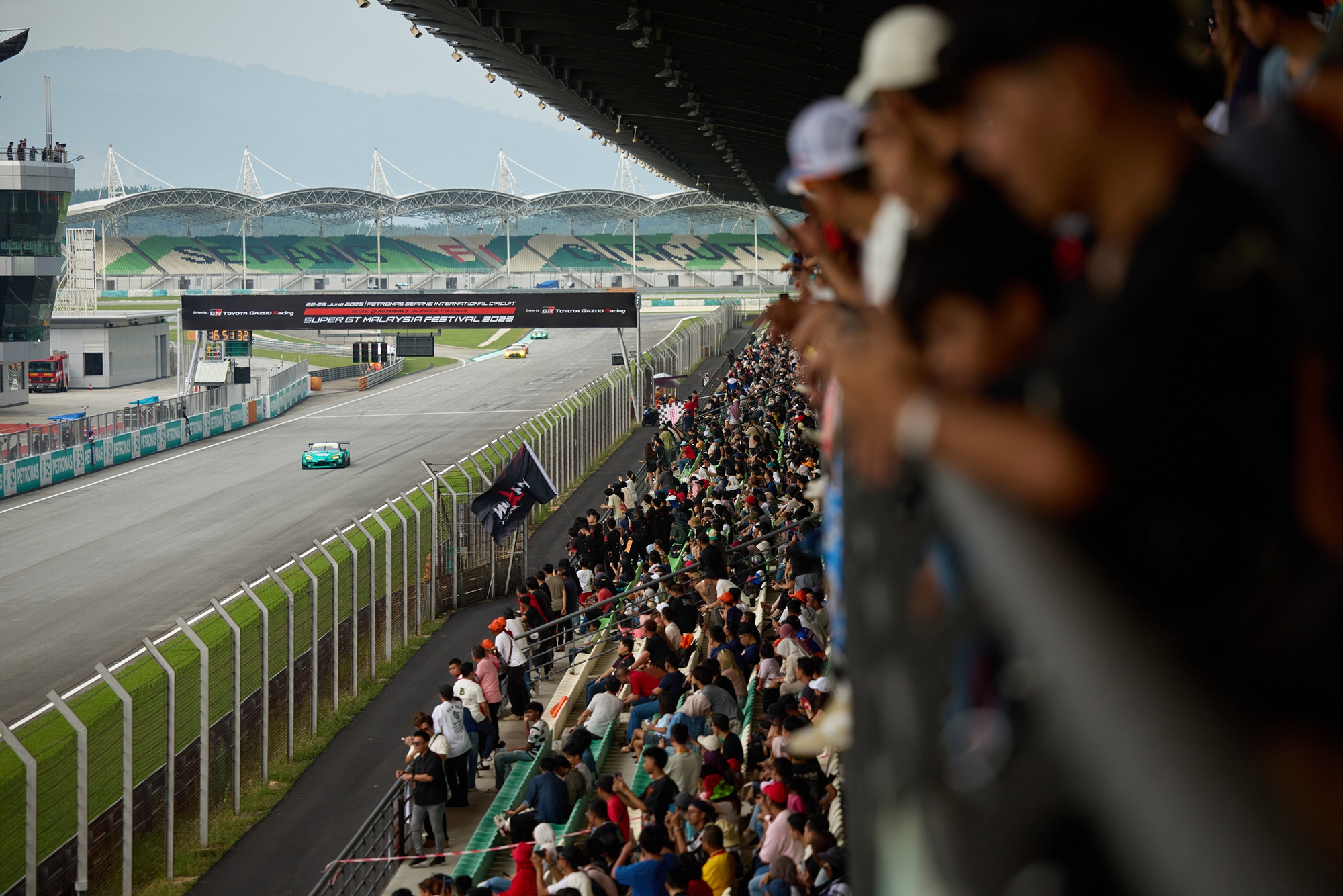 Lần đầu đặt chân đến SUPER GT tại Sepang: Mãn nhãn với dàn xe nét căng và những pha drift đầy mê hoặc!- Ảnh 13. Lần đầu đặt chân đến SUPER GT tại Sepang: Mãn nhãn với dàn xe nét căng và những pha drift đầy mê hoặc!- Ảnh 13.