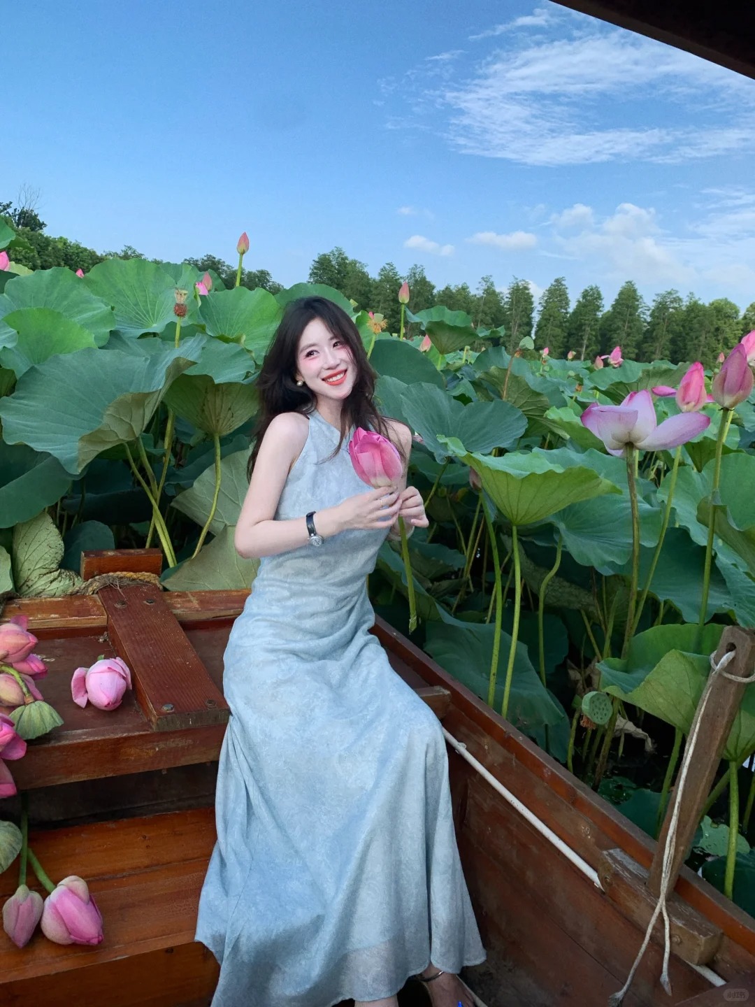 Vận đen dai dẳng? Mặc màu xanh dương vào 3 ngày này trong tháng 8 để hóa giải!- Ảnh 1.