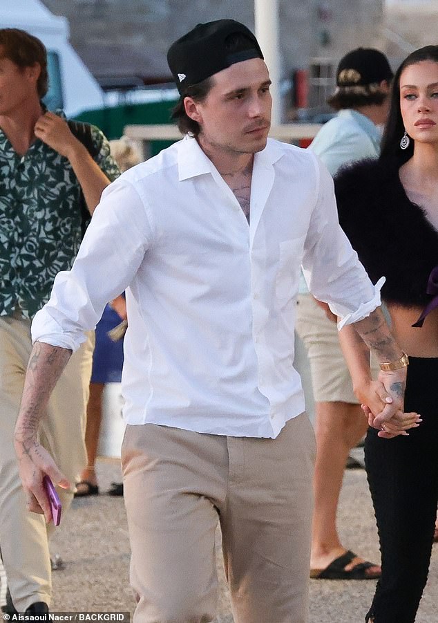 Vợ chồng con cả nhà Beckham bị paparazzi 
