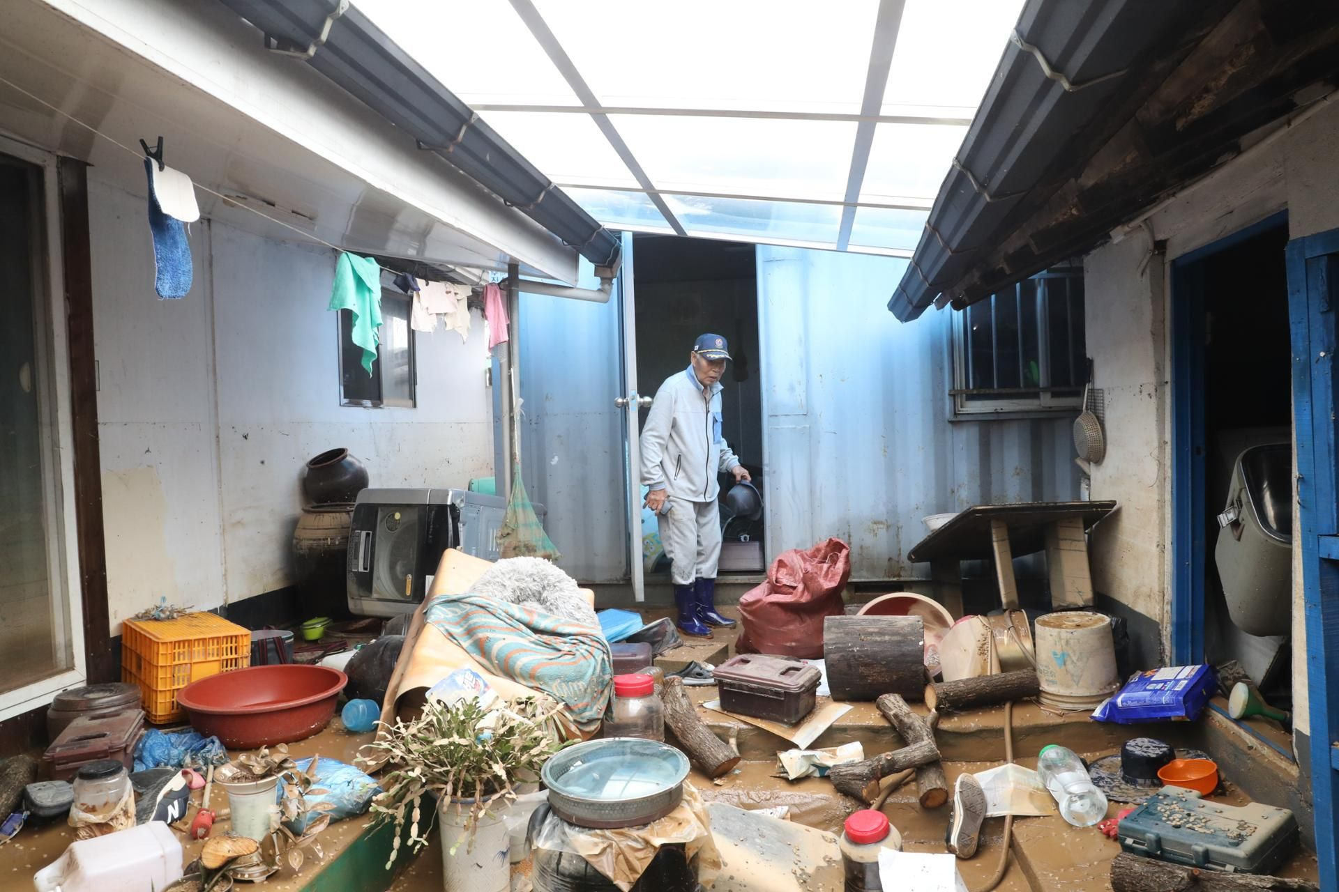 Hàn Quốc thiệt hại nặng vì mưa lũ- Ảnh 1.